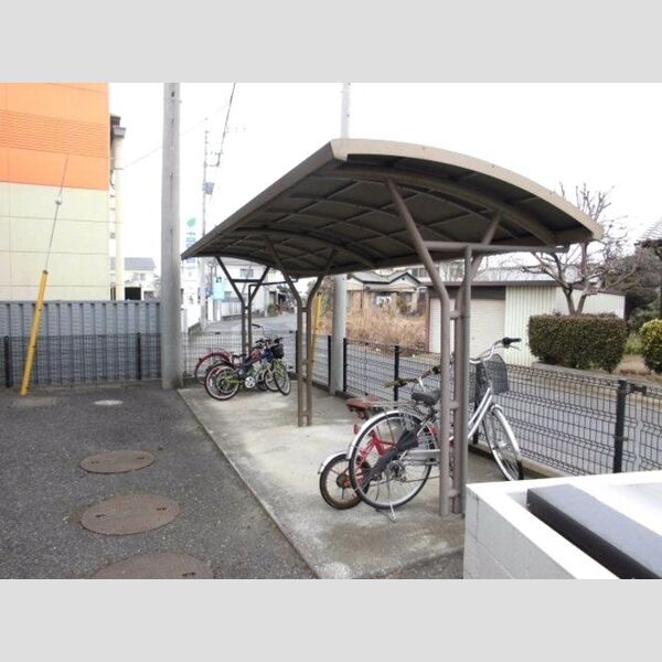 フライハイツラオム 駐輪場