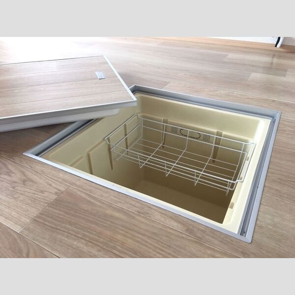 アルカディア101号室 床下収納庫