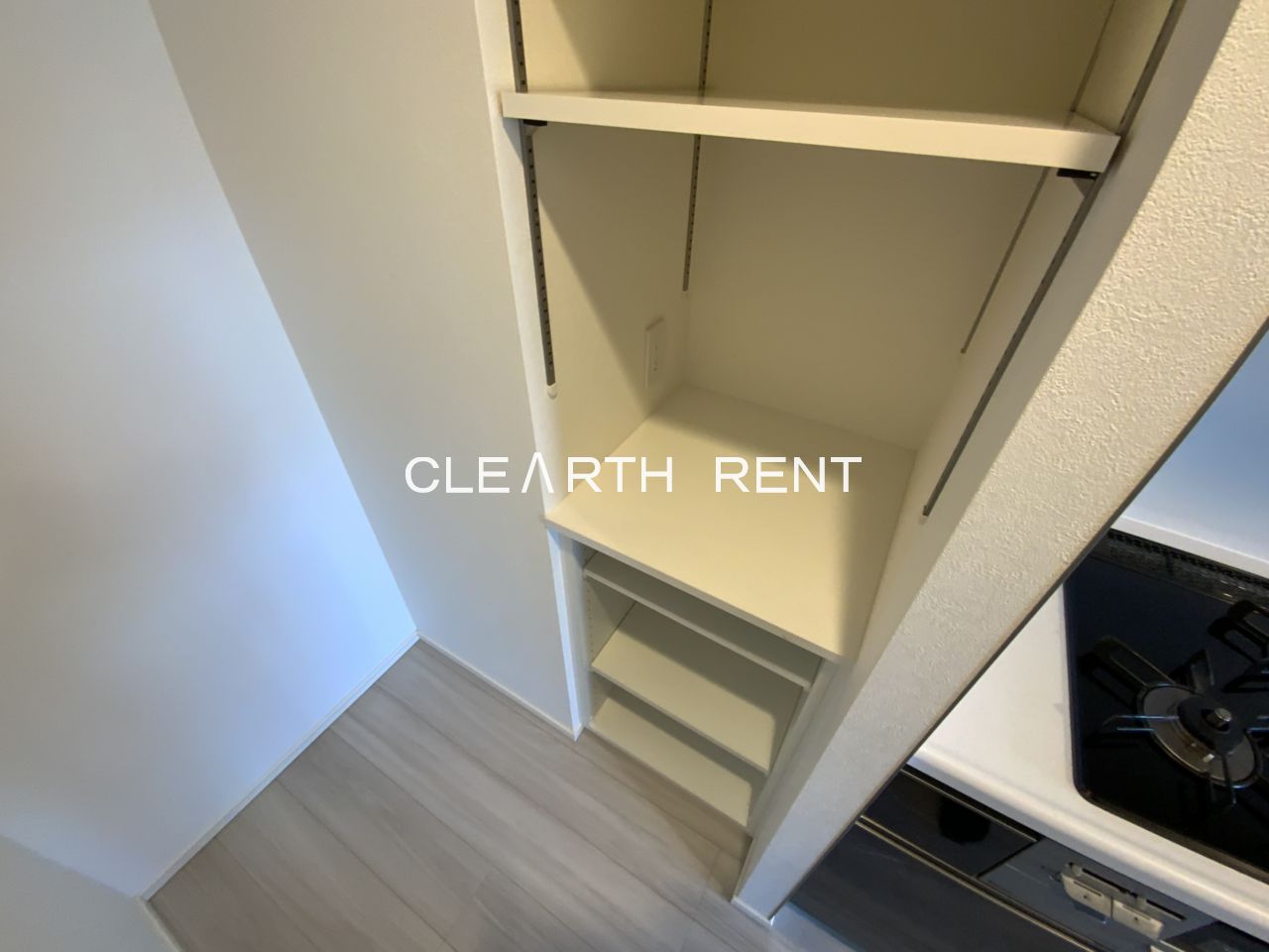 プラシア蒲田 ＴＨＥ ＧＲＡＮＤ ＲＥＳＩＤＥＮＣＥ4階 キッチン横の便利な収納スペース