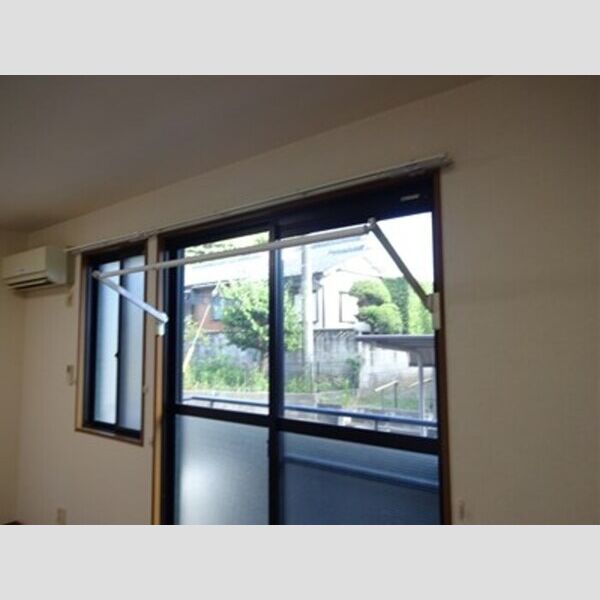 ベルボーク103号室 布団も干せる室内物干し