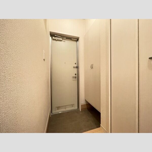 サニーフラット三ツ沢111号室 玄関