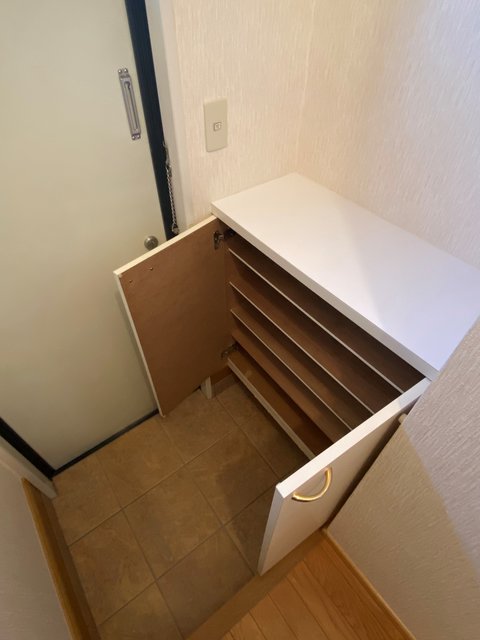 クイーンズヒルＥ棟E2号室 シューズクローク