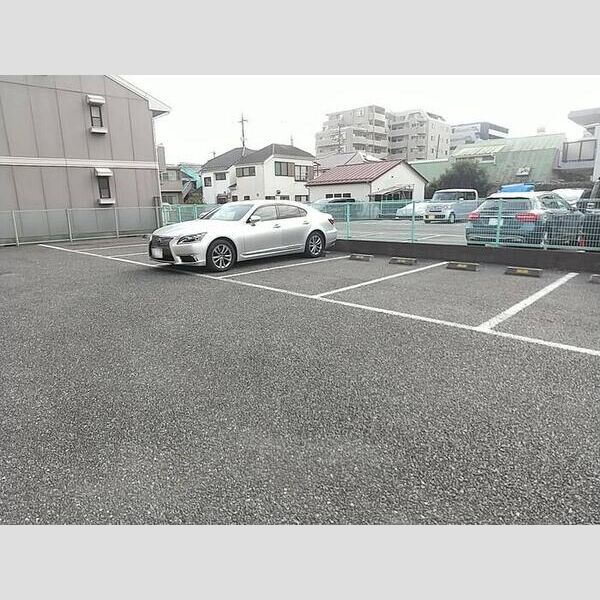 レーブロジュメン 駐車場