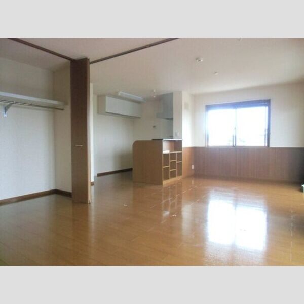 ヴィーブル鷺沼台202号室 リビング