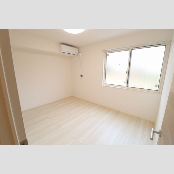 セジュールY&Y102号室 西側洋室