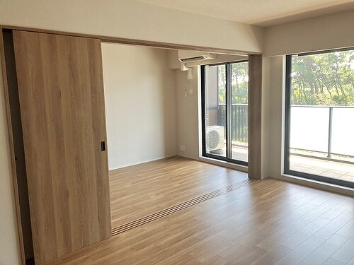 グレーシア湘南平塚海岸 リビングダイニング　別角度