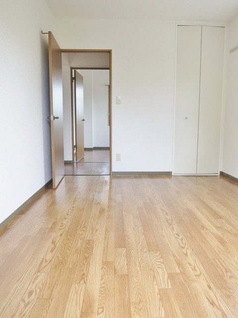 ファミーリェ二俣川0103号室 洋室１　※別号室の参考写真です(現況優先・仕様違いの場合あり)