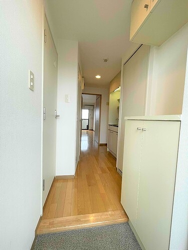 プレジオ３2階 共有部からの室内　※同タイプ別部屋2022年9月撮影