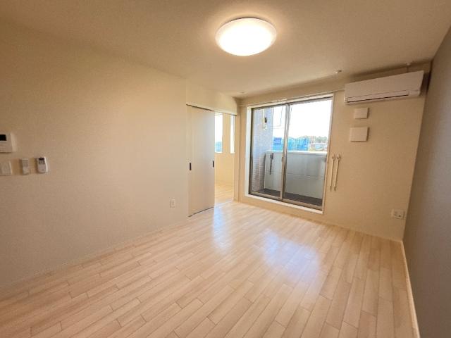 ＫＡＫＩＮＯＫＩ　ＴＥＲＲＡＣＥ103号室 リビング