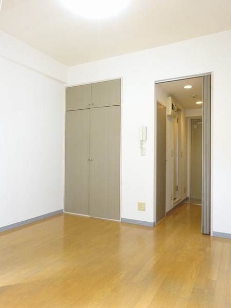 ドルチェ府中205号室 リビング