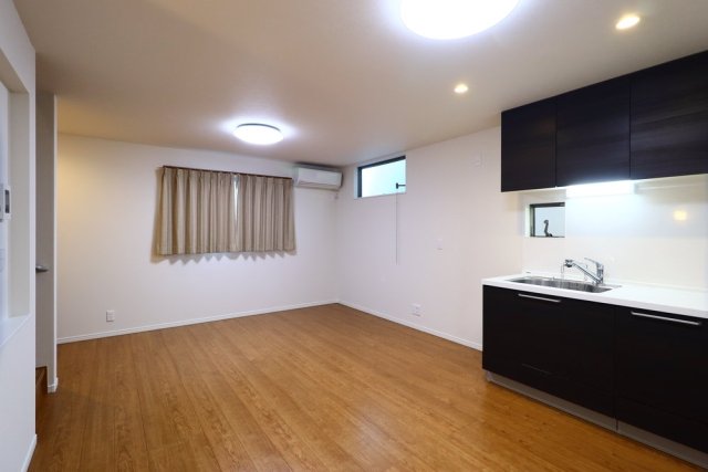 台東区根岸三丁目戸建 リビング