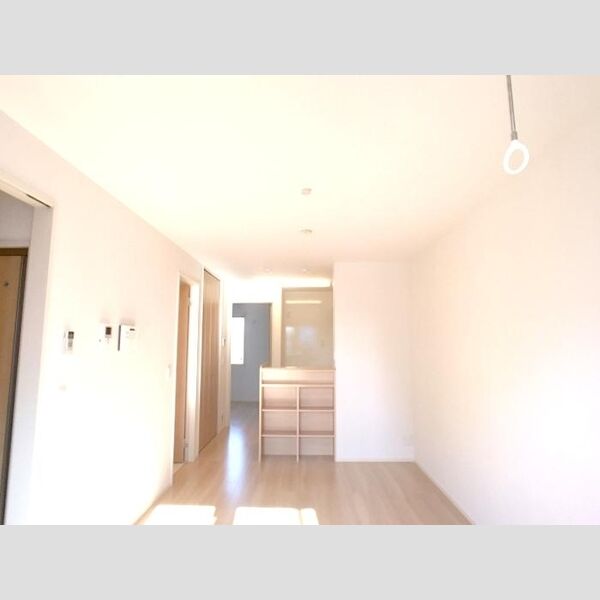 アビータ102号室 LDK(窓側から)