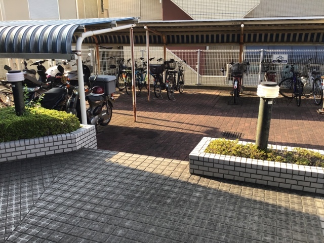 グランデール緑園4階 駐輪場　※実際の使用状況とは異なります(現況優先)