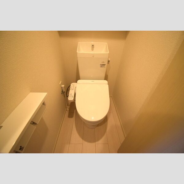 ルチェ・ソラーレ203号室 トイレ