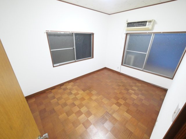 野田市中戸戸建 2階6畳洋室