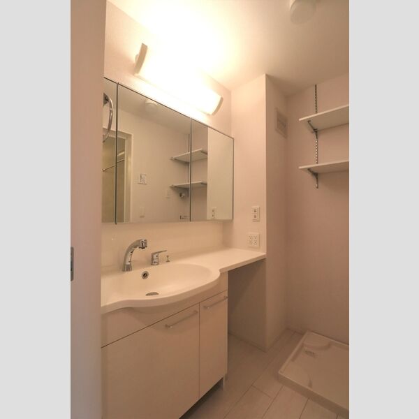 Noble Court 洗面化粧台