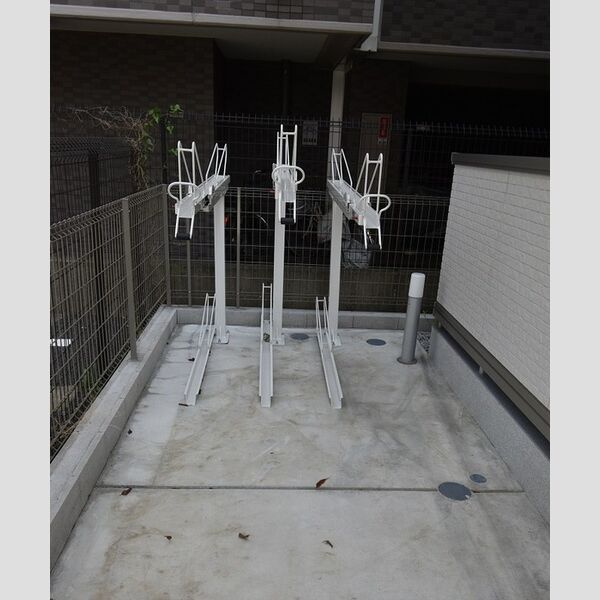 グランディール 駐輪場