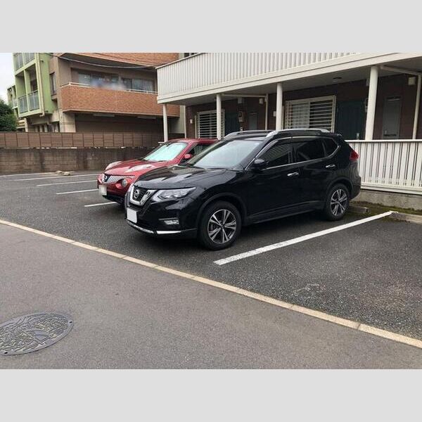 アルビオン106号室 駐車場