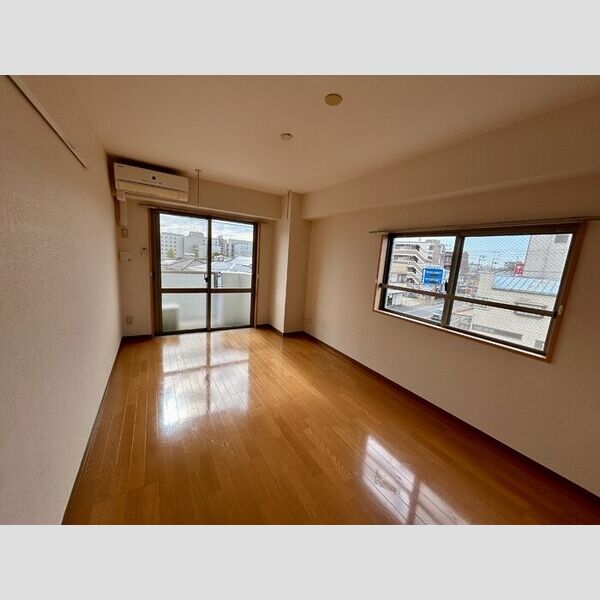 KM・スプリングス 洋室