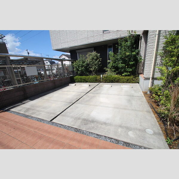 Emile(エミール) 駐車場