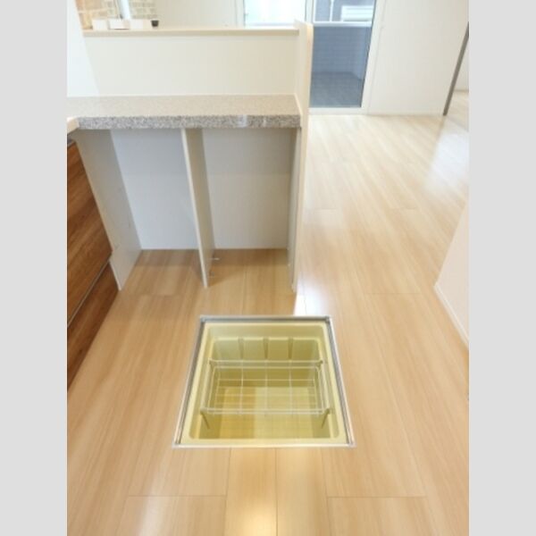 イデアーレ106号室 床下収納
