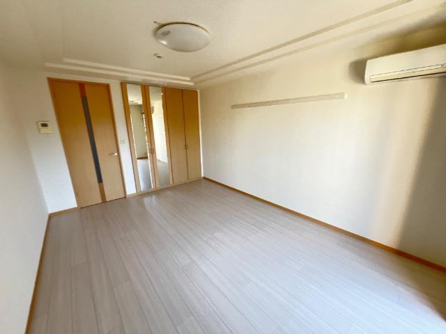 ローザ　オノモン 洋室