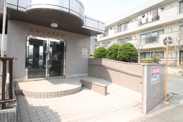 ヒルトップＤ棟 エントランス！