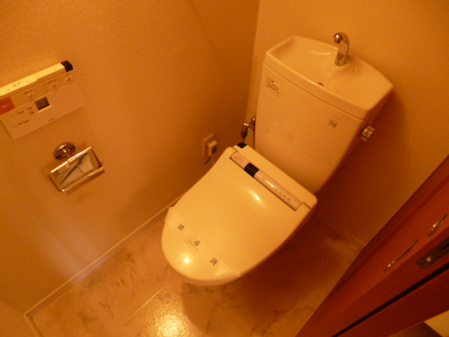 リリエンベルグ目白壱番館8階 トイレ