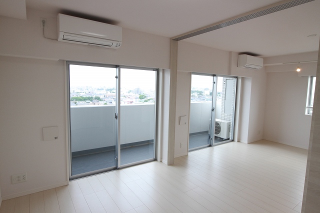 ステージファースト新宿西落合9階 リビング