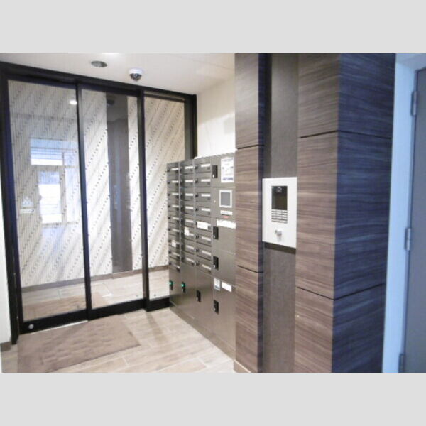 クラヴィーア練馬803号室 オートロックエントランスと宅配・郵便BOX