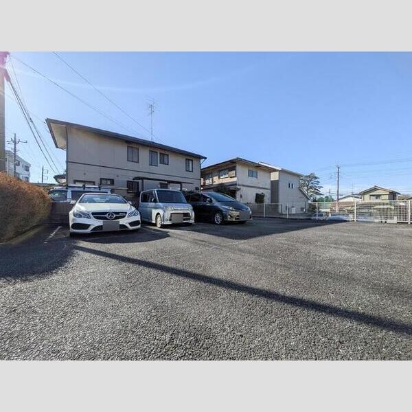 ホワイトヴュー　弐番館 駐車場