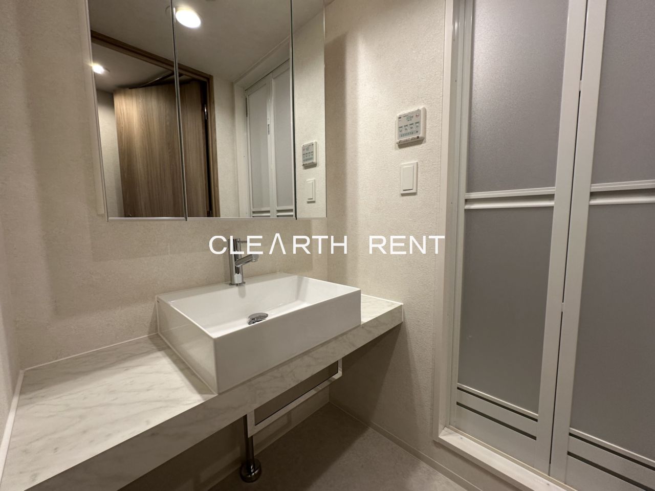 ＧＲＡＮ ＰＡＳＥＯ大井町3階 鏡裏収納もある独立洗面化粧台