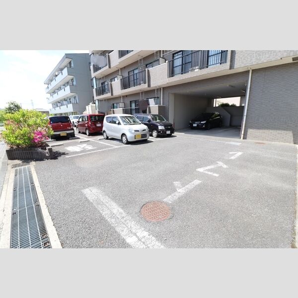 ミドルロード　壱番館 駐車場