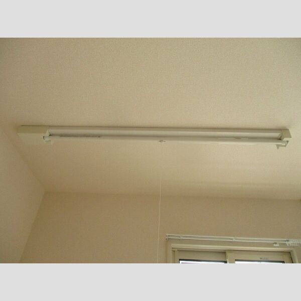 ラ・リアン　C・D　C棟105号室 室内物干し