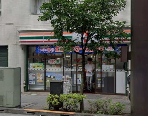 クレベール武蔵小金井 【コンビニエンスストア】セブンイレブン 武蔵小金井本町2丁目店まで241ｍ