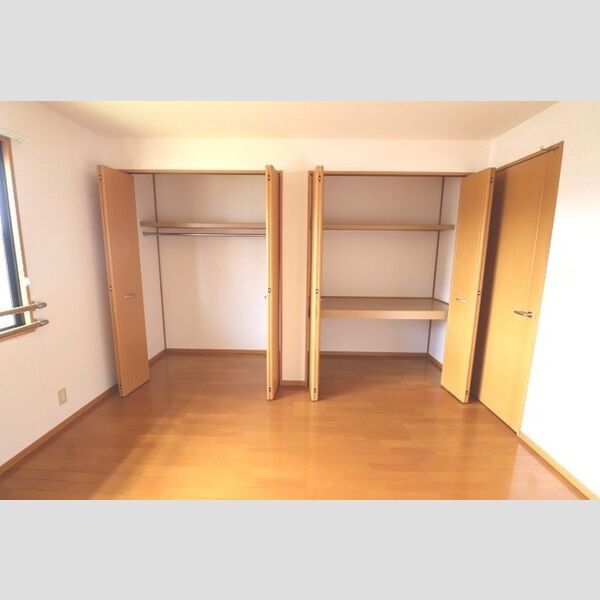 フェルムバレ 二階　洋室物入