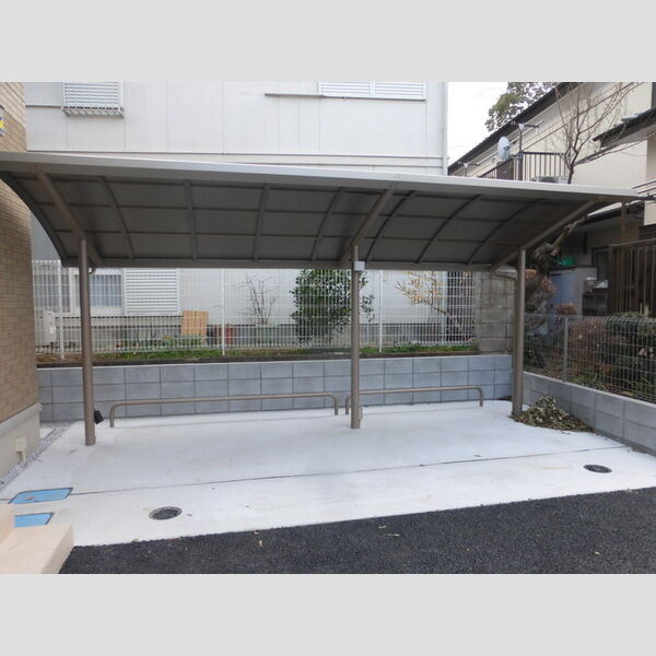 三葉屋 駐輪場