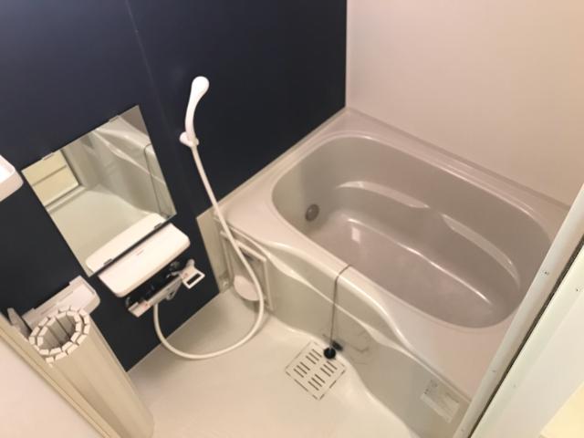 キャトルセゾン白楽101号室 バス