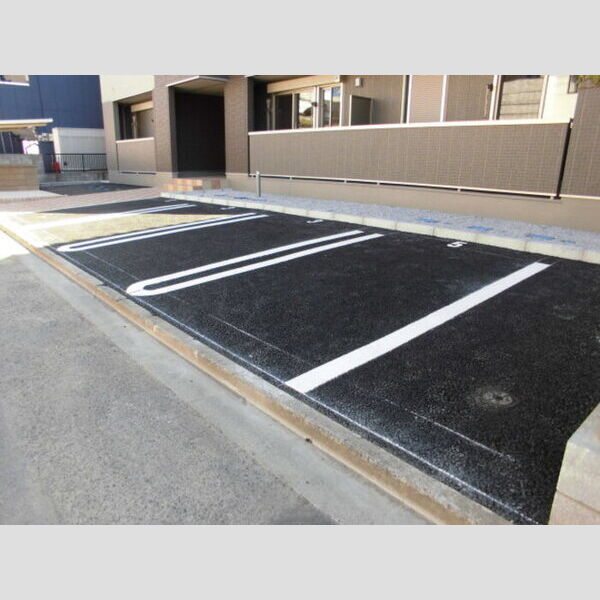 エヴァーラスティング熊谷104号室 駐車場