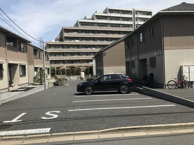 ブリーズ東海神Ｅ 駐車場