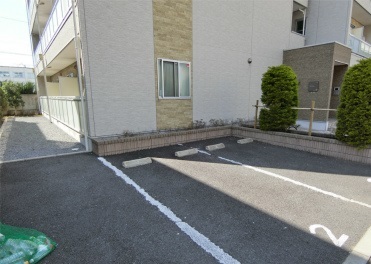 リブリ・アージュドール3階 駐車場