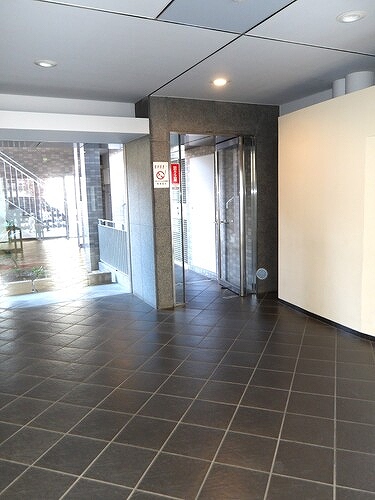 ライオンズマンション本川越駅前3階 ロビー　※2015年11月撮影