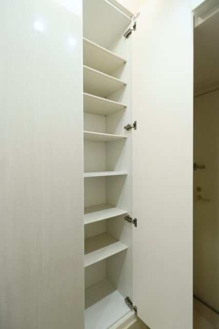 ラ・フォルム神楽坂 靴入