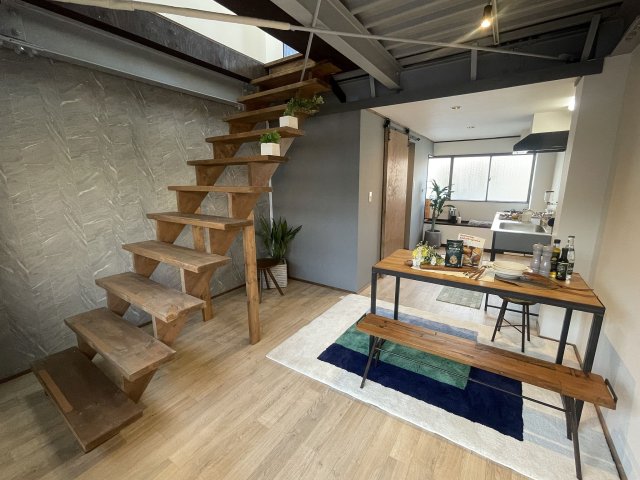 長房町ガレージハウス リビング