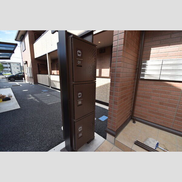クレールライフ203号室 宅配ボックス設置されています。