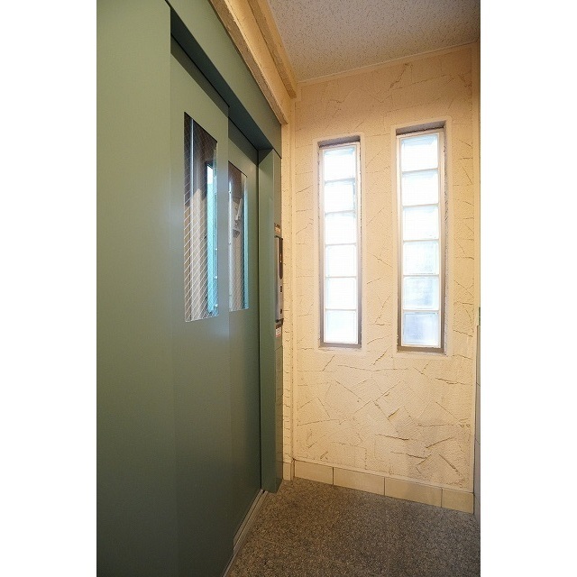 メゾンヌーヴェル エレベーターホール