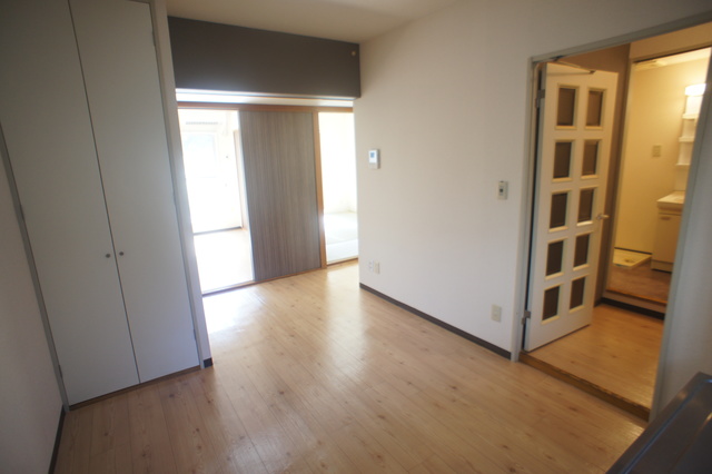 カーサ八千代 ダイニングキッチン！収納完備！