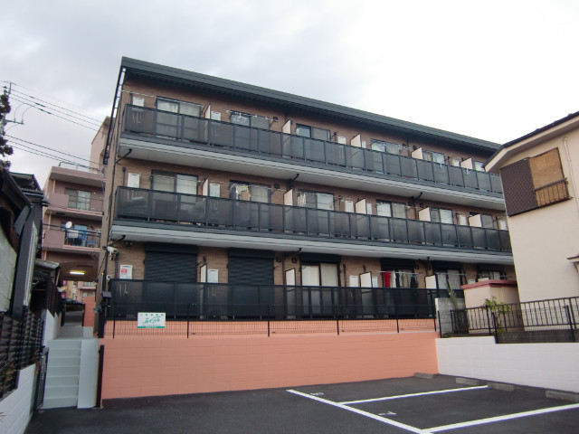 プラウディア307号室 建物正面