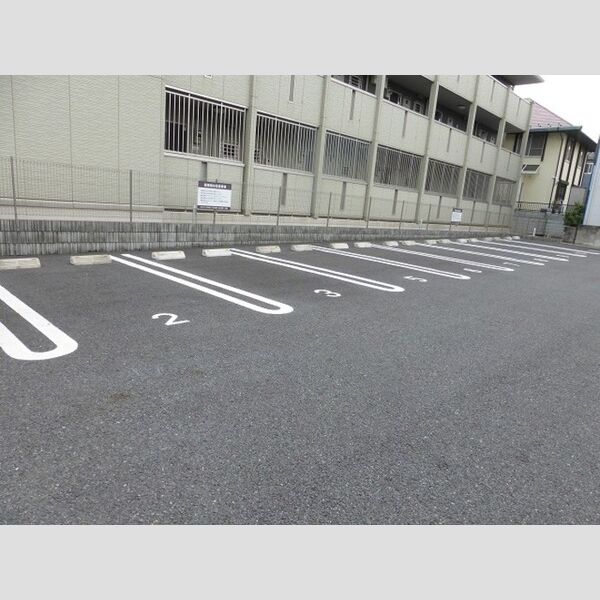 サンボナール北入曽103号室 駐車場