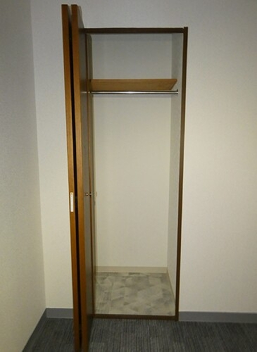 ライオンズステーションプラザ西船橋 クロゼット(納戸約4.3畳)　※2025年9月撮影